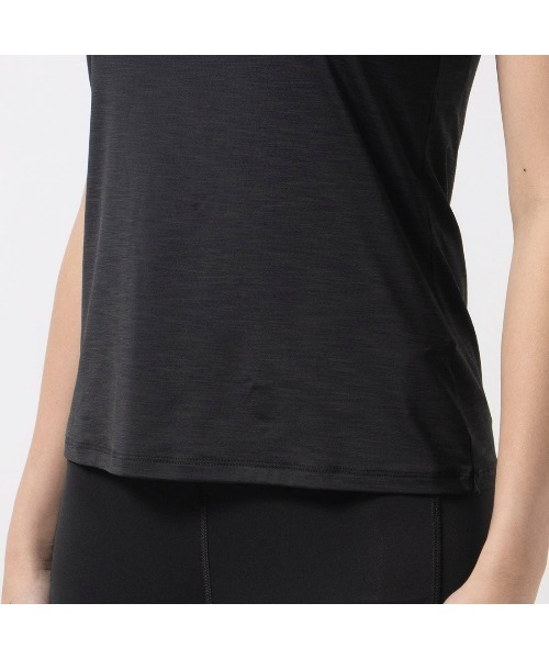 Reebok（リーボック）の「チル アスレチック タンクトップ / RBK-CHILL ATHLETIC TANK（タンクトップ・レディース・オフホワイト/ライトブルー/ブラック/ピンク・X-SMALL/X-LARGE/XX-LARGE/SMALL/MEDIUM/LARGE）」の17枚目の写真