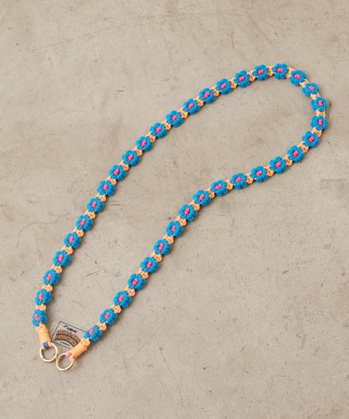 HELLO.SANFRANCISCO（ハローサンフランシスコ）の「【新色追加】【HELLO.SANFRANCISCO/ハローサンフランシスコ】手編みカラフルフラワースマホショルダー（スマホグッズ・レディース・オフホワイト/ピンク/ブルー/パープル/オレンジ/グレー/ブラック・ONE SIZE）」の9枚目の写真