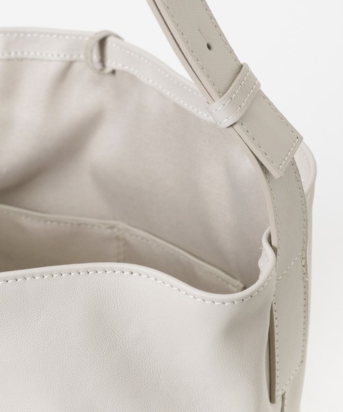 URBAN RESEARCH（アーバンリサーチ）の「LASCAIA　ワンハンドルトート M（トートバッグ・レディース・グレー/ベージュ・-）」の9枚目の写真