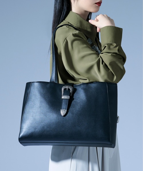 Ellno Loset（エルノロゼット）の「バックルベルトショルダーバッグ（ショルダーバッグ・メンズ・ブラック・FREE）」の8枚目の写真