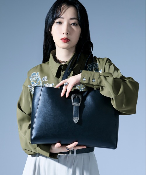 Ellno Loset（エルノロゼット）の「バックルベルトショルダーバッグ（ショルダーバッグ・メンズ・ブラック・FREE）」の9枚目の写真