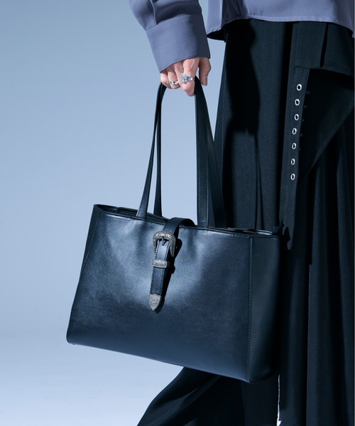 Ellno Loset（エルノロゼット）の「バックルベルトショルダーバッグ（ショルダーバッグ・メンズ・ブラック・FREE）」の7枚目の写真