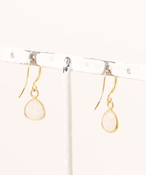 tone(トーン)の「【SHAHA】マロン天然石/K16GP/シンプルピアス/フックタイプ/BOX付き(MA)(ピアス(両耳用)・レディース・クリア/ホワイト・FREE)」の13枚目の写真