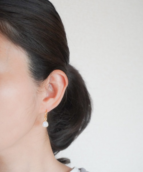 tone(トーン)の「【SHAHA】マロン天然石/K16GP/シンプルピアス/フックタイプ/BOX付き(MA)(ピアス(両耳用)・レディース・クリア/ホワイト・FREE)」の10枚目の写真