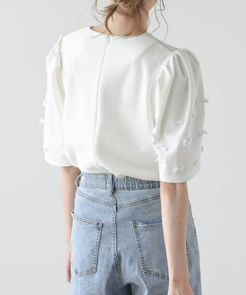AMELY（エミリー）の「パフスリーブリボントップス（シャツ/ブラウス・レディース・ホワイト/ブラック・フリー）」の4枚目の写真