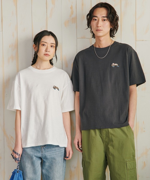 POWER TO THE PEOPLE(パワートゥーザピープル)の「【POWER TO THE PEOPLE/パワー トゥザ ピープル】BULLDOG&TURTLE ワンポイントロゴ& バッグBIGイラストデザイン ビッグシルエット半袖Tシャツ/リンガーT(Tシャツ/カットソー・レディース・ホワイト×レッド/ホワイト×ブラック/チャコールグレー/レッド/ホワイト/ネイビー・M/L/XL)」の7枚目の写真