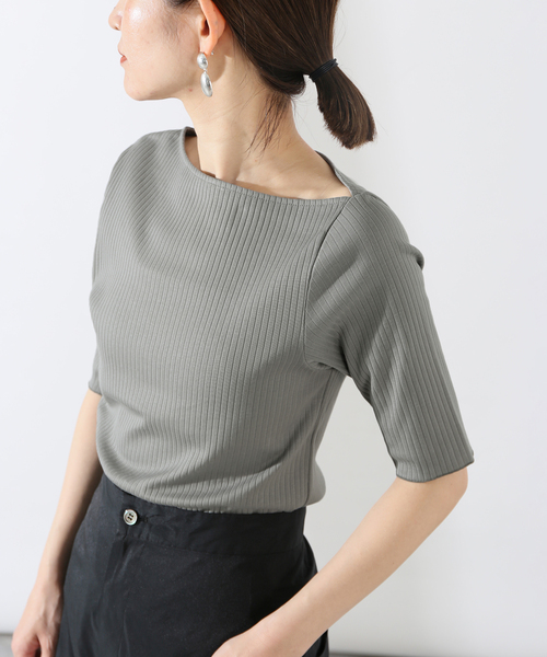 VERMEIL par iena（ヴェルメイユパーイエナ）の「アシンメトリーネックプルオーバー（Tシャツ/カットソー・レディース・チャコールグレー/アイボリー・FREE）」の3枚目の写真