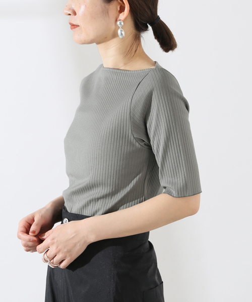 VERMEIL par iena（ヴェルメイユパーイエナ）の「アシンメトリーネックプルオーバー（Tシャツ/カットソー・レディース・チャコールグレー/アイボリー・FREE）」の4枚目の写真