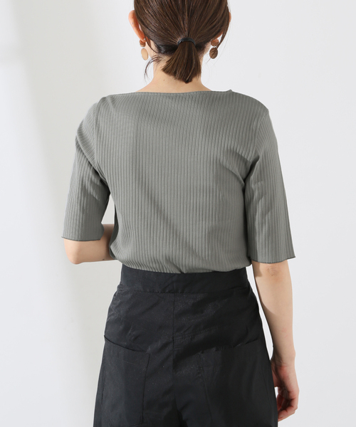 VERMEIL par iena（ヴェルメイユパーイエナ）の「アシンメトリーネックプルオーバー（Tシャツ/カットソー・レディース・チャコールグレー/アイボリー・FREE）」の5枚目の写真