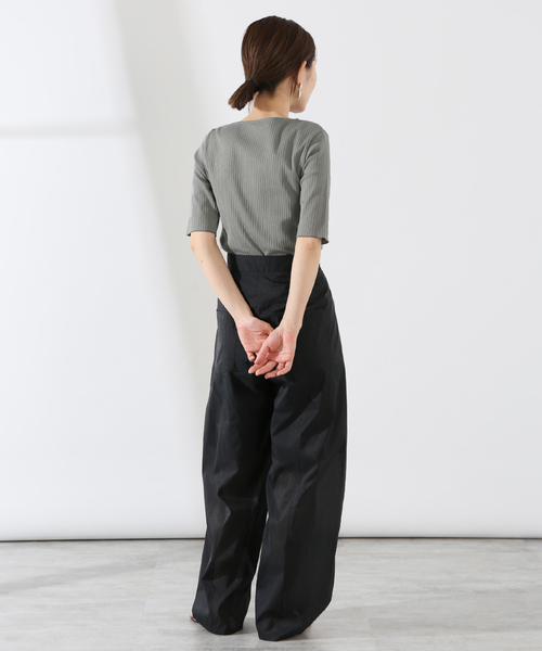 VERMEIL par iena（ヴェルメイユパーイエナ）の「アシンメトリーネックプルオーバー（Tシャツ/カットソー・レディース・チャコールグレー/アイボリー・FREE）」の8枚目の写真