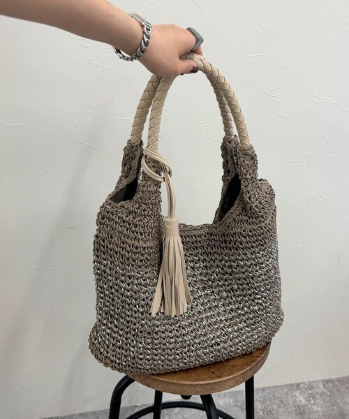 fredy emue（フレディエミュ）の「タッセル付ラメペーパートート（かごバッグ・レディース・ベージュ/グレイッシュベージュ・FREE）」の6枚目の写真
