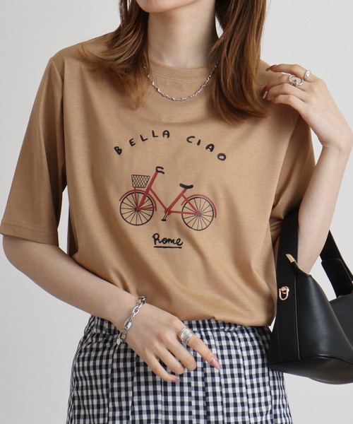 BRODIAEA(ブローディア)の「BRODIAEA 自転車イラストTシャツ(Tシャツ/カットソー・レディース・ピンク/モスグリーン/キャメル/グレイッシュベージュ/ブラック・40)」の4枚目の写真