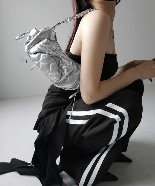 me+em select(ミームセレクト)の「【 3color /2WAY 】ストラップリボンキルティングチェーンショルダーバッグ / strap ribbon quilted chain shoulder bag(ショルダーバッグ・レディース・シルバー/ブラック/アイボリー・FREE)」の10枚目の写真