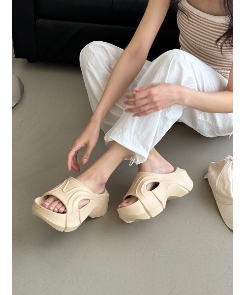 Didot.showroom(ディドット ショールーム)の「超軽量!EVA素材 | 厚底クッションサンダル(サンダル・レディース・ホワイト/ベージュ/ブラック・22.5cm/23cm/23.5cm/24cm/24.5cm/25cm)」の17枚目の写真