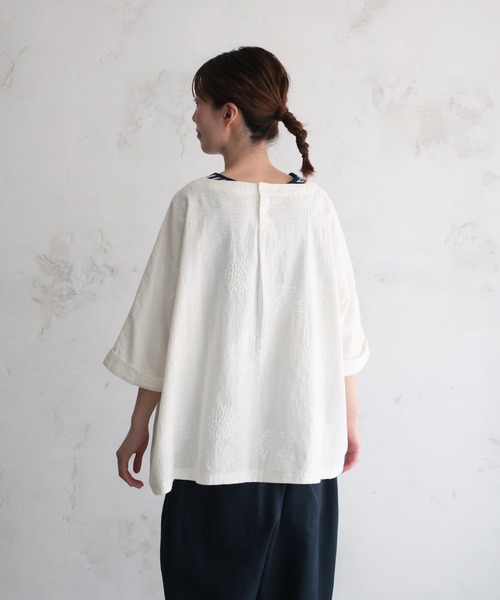 soulberry（ソウルベリー）の「白い刺繍のプルオーバー（シャツ 