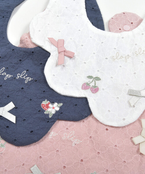 SLAP SLIP BABY（スラップスリップベビー）の「リボン付き裾スカラップレーススタイベビー（スタイ/よだれかけ・キッズ・ネイビー/ホワイト/ピンク・FREE）」の16枚目の写真