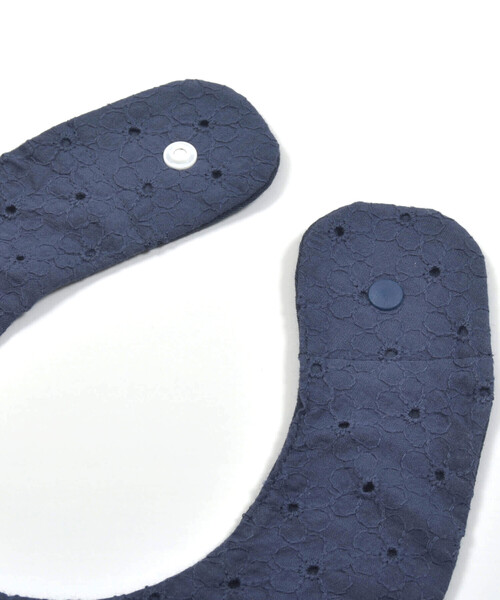 SLAP SLIP BABY（スラップスリップベビー）の「リボン付き裾スカラップレーススタイベビー（スタイ/よだれかけ・キッズ・ネイビー/ホワイト/ピンク・FREE）」の8枚目の写真