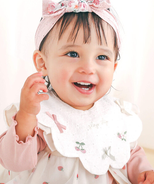 SLAP SLIP BABY（スラップスリップベビー）の「リボン付き裾スカラップレーススタイベビー（スタイ/よだれかけ・キッズ・ネイビー/ホワイト/ピンク・FREE）」の2枚目の写真