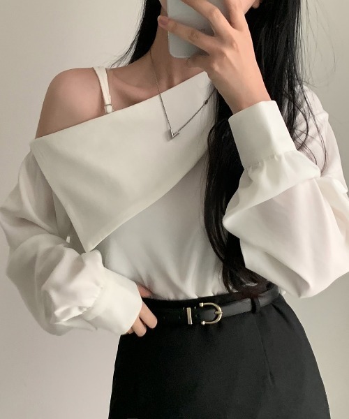 ECLIN(エクラン)の「ワンオフショルダーボリュウーム袖ブラウス(シャツ/ブラウス・レディース・ホワイト/ブラック・M/L/XL)」の15枚目の写真