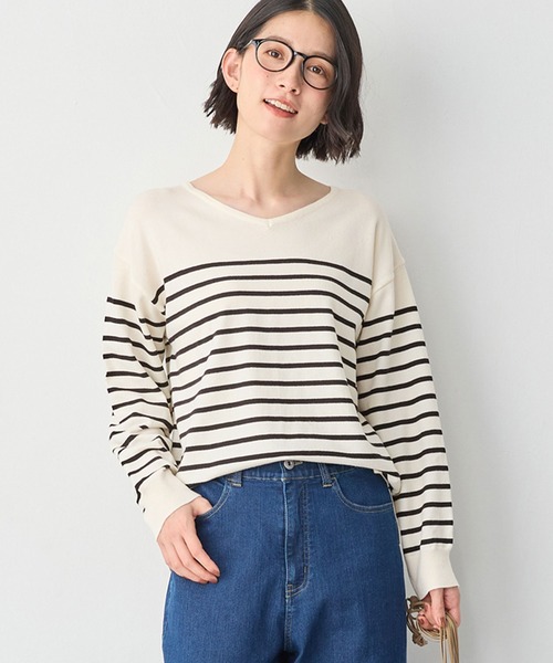 Viola e Viola(ヴィオラエヴィオラ)の「洗えるもちもちゆるシンプルニットVネック(ニット/セーター・レディース・グレイッシュブルー/ブラック/ホワイト×ブラック/チャコールグレー/グリーン・M/3L/LL/L)」の7枚目の写真