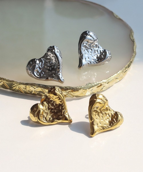 abaskdesign(アバスクデザイン)の「*金属アレルギー対応 ニュアンハートスタッズステンレスピアス(ピアス(両耳用)・レディース・シルバー/ゴールド・FREE)」の2枚目の写真