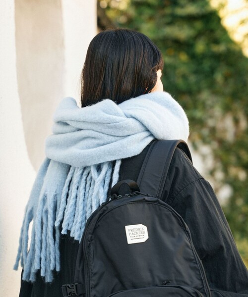 FREAK'S STORE（フリークスストア）の「ボリューム フリンジマフラー（マフラー・レディース・グレー/オフホワイト/サックスブルー/ピンク・ONE SIZE）」の7枚目の写真