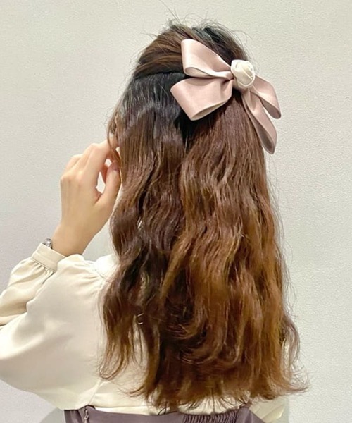 F i.n.t（フィント）の「ローズモチーフリボンバレッタ/fint（バレッタ/ヘアクリップ・レディース・ピンク/ブルーグレー・FREE）」の3枚目の写真