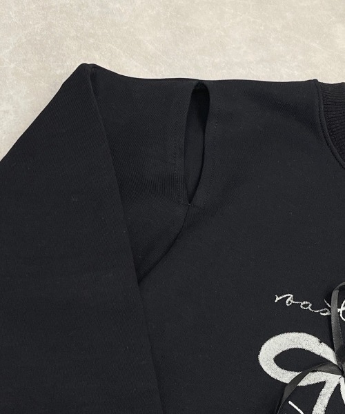 Never mind the XU / Chikashitsu+(ネバーマインド ザ エックスユー / チカシツプラス)の「【nmtc+】ribbon design sweat shirt / 【エヌエムティーシープラス】リボンデザイン長袖スウェット(スウェット・レディース・ブラック/グレー・ONE SIZE)」の10枚目の写真