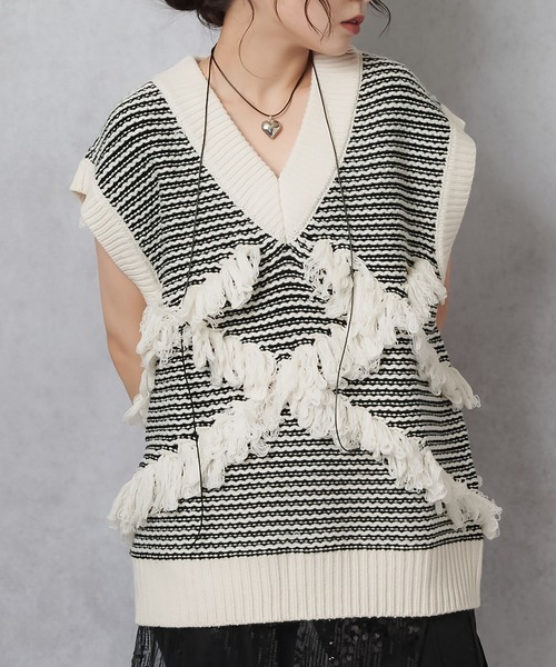 Lull（ルル）の「【Lull / ルル】モノトーンフリンジニットベスト（ベスト・レディース・オフホワイト/杢グレー・ONESIZE）」の4枚目の写真
