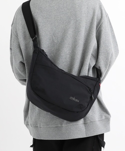 Manhattan Portage（マンハッタンポーテージ）の「Duet Shoulder Bag Nylon Tussah Quill（ショルダーバッグ・メンズ・ブラック/ベージュ・SMALL）」の2枚目の写真