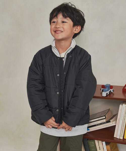 URBAN RESEARCH DOORS(アーバンリサーチドアーズ)の「『洗濯可/撥水』マフラー付き中綿ノーカラージャケット(KIDS)(その他アウター・キッズ・ミント/ブラック・135/120/105)」の3枚目の写真