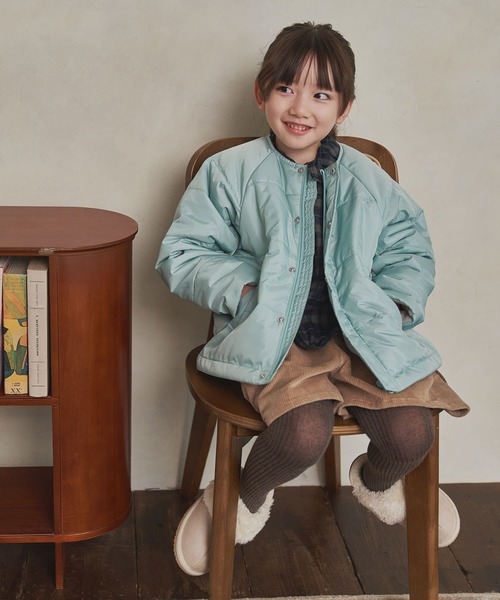 URBAN RESEARCH DOORS(アーバンリサーチドアーズ)の「『洗濯可/撥水』マフラー付き中綿ノーカラージャケット(KIDS)(その他アウター・キッズ・ミント/ブラック・135/120/105)」の13枚目の写真