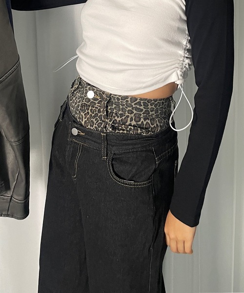 ROGER AND RAW(ロジャーアンドロウ)の「ヒョウ柄レイヤード風デニムパンツ(デニムパンツ・レディース・ブラック・MEDIUM/SMALL)」の1枚目の写真