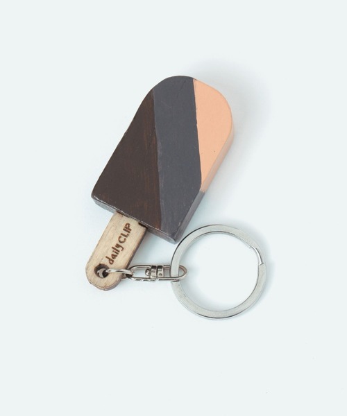 studio CLIP(スタディオクリップ)の「【daily CLIP】ウッドアイスキーホルダー(キーホルダー・レディース・イエロー/モカ/レッド・FREE)」の1枚目の写真
