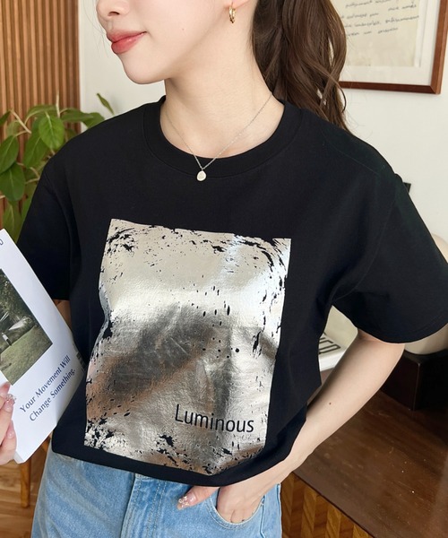 moment+(モーメントプラス)の「ヴィンテージライク箔プリント半袖Tシャツ(Tシャツ/カットソー・レディース・オフホワイト/ブラック/チャコールグレー・M)」の3枚目の写真