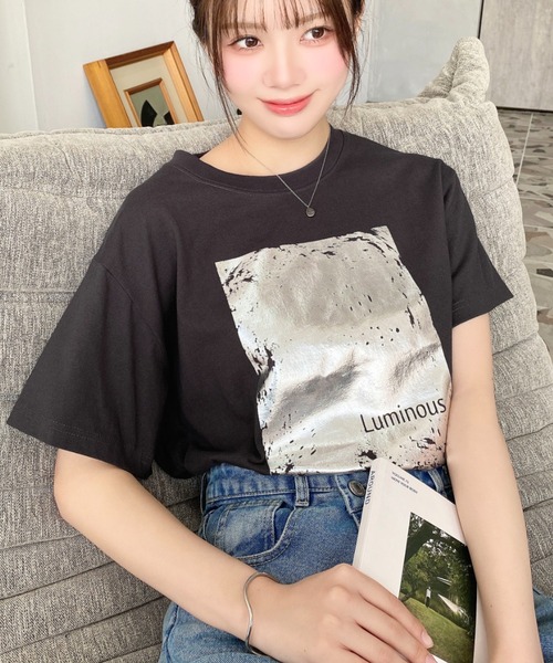 moment+(モーメントプラス)の「ヴィンテージライク箔プリント半袖Tシャツ(Tシャツ/カットソー・レディース・オフホワイト/ブラック/チャコールグレー・M)」の8枚目の写真