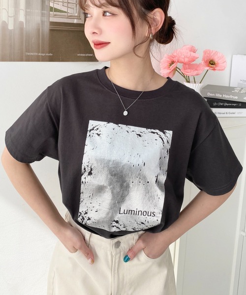 moment+(モーメントプラス)の「ヴィンテージライク箔プリント半袖Tシャツ(Tシャツ/カットソー・レディース・オフホワイト/ブラック/チャコールグレー・M)」の15枚目の写真