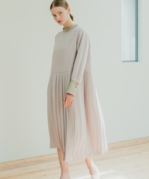 「WHYTO. / ホワイト」 ASYMMETRY PLEATS DRESS