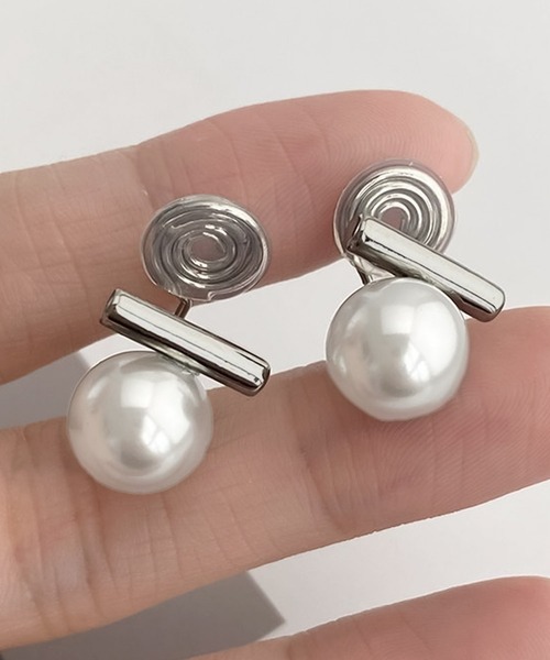 blackdia ocean（ブラックダイヤオーシャン）の「blackdia ocean メタルバー パールピアス/ イヤリング（ピアス（両耳用）・レディース・シルバー/ゴールド/シルバー系その他/ゴールド系その他/ゴールド系/シルバー系1/ゴールド系1/シルバー系・FREE）」の3枚目の写真