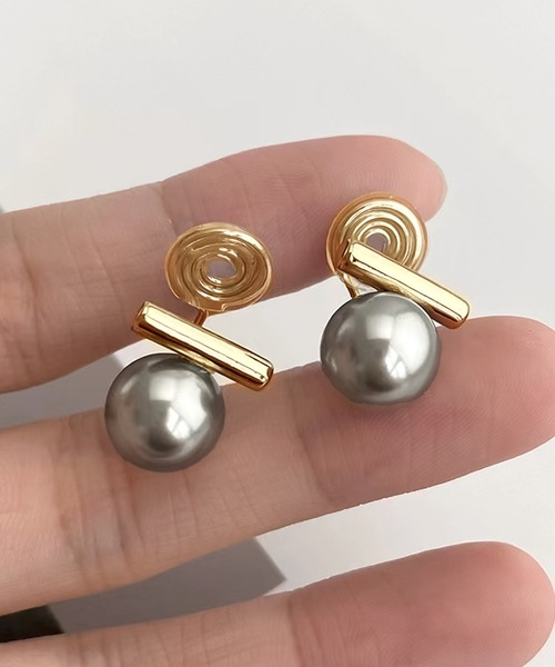 blackdia ocean（ブラックダイヤオーシャン）の「blackdia ocean メタルバー パールピアス/ イヤリング（ピアス（両耳用）・レディース・シルバー/ゴールド/シルバー系その他/ゴールド系その他/ゴールド系/シルバー系1/ゴールド系1/シルバー系・FREE）」の8枚目の写真