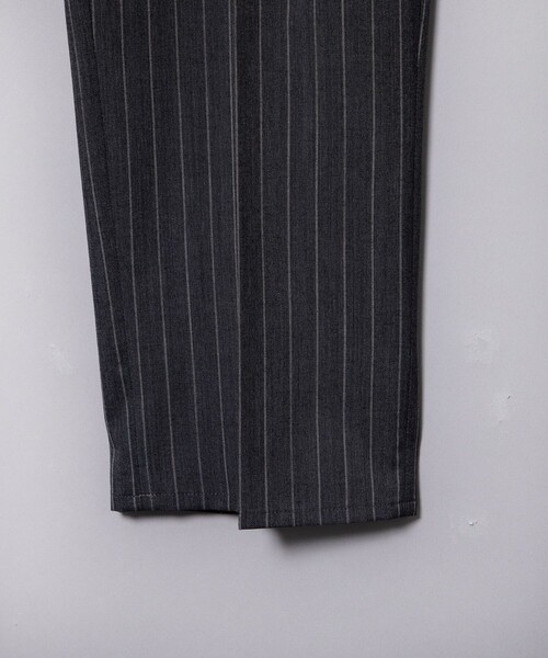 sulvam（サルバム）の「ストライプストレートスラックス（スラックス・メンズ・グレー・S/M/L）」の2枚目の写真