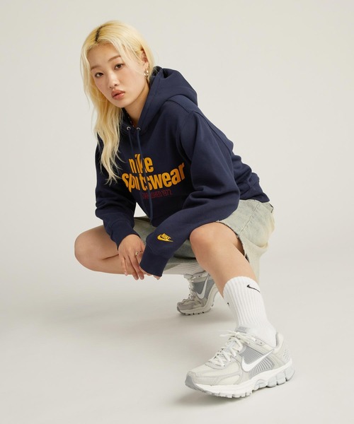 NIKE（ナイキ）の「ナイキ ズーム ボメロ 5 ウィメンズシューズ / Nike Zoom Vomero 5 Women's Shoe＜22-26cm 展開＞（スニーカー・レディース・オリーブ/プラチナム・26/25.5/22.5/22/25/24.5/24/23.5/23）」の4枚目の写真