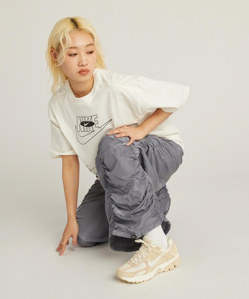 NIKE（ナイキ）の「ナイキ ズーム ボメロ 5 ウィメンズシューズ / Nike Zoom Vomero 5 Women's Shoe＜22-26cm 展開＞（スニーカー・レディース・オリーブ/プラチナム・26/25.5/22.5/22/25/24.5/24/23.5/23）」の6枚目の写真