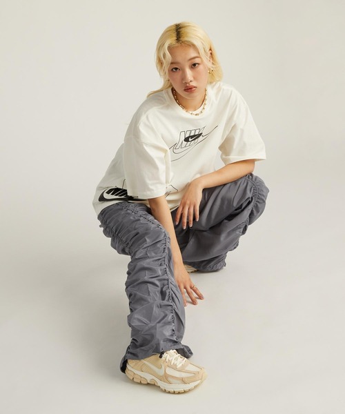 NIKE（ナイキ）の「ナイキ ズーム ボメロ 5 ウィメンズシューズ / Nike Zoom Vomero 5 Women's Shoe＜22-26cm 展開＞（スニーカー・レディース・オリーブ/プラチナム・26/25.5/22.5/22/25/24.5/24/23.5/23）」の7枚目の写真