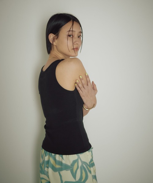 earthy（アーシー）の「BASICリブタンクトップ（タンクトップ・レディース・ブラック/ブルー/ブラウン/ホワイト・SMALL/MEDIUM）」の6枚目の写真