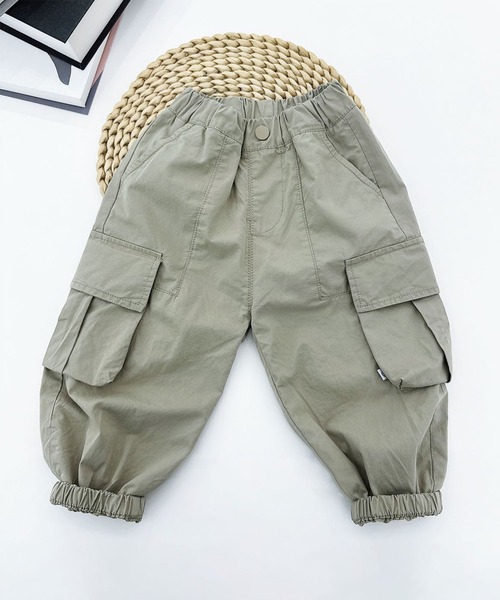 aimoha（アイモハ）の「【aimoha-KIDS-】ポケットキッズカーゴパンツ（カーゴパンツ・キッズ・ブラック/ベージュ/オフホワイト/ピンク/グリーン・90/100/110/120/130）」の3枚目の写真