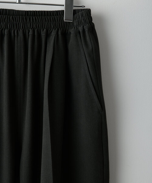 WHIMSIC（ウィムジック）の「【WHIMSIC/2サイズ展開】ルーズフィットイージースラックス（スラックス・レディース・チャコールグレー/ネイビー/ベージュ・1/2）」の15枚目の写真