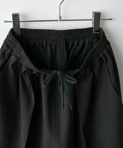 WHIMSIC（ウィムジック）の「【WHIMSIC/2サイズ展開】ルーズフィットイージースラックス（スラックス・レディース・チャコールグレー/ネイビー/ベージュ・1/2）」の17枚目の写真