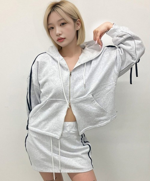 .KOM(ドットコム)の「A'GEM/9 × .kom 『.KOM/ドットケーオーエム』 ラインスカート(スカート・レディース・ブラック/グレー・FREE)」の2枚目の写真