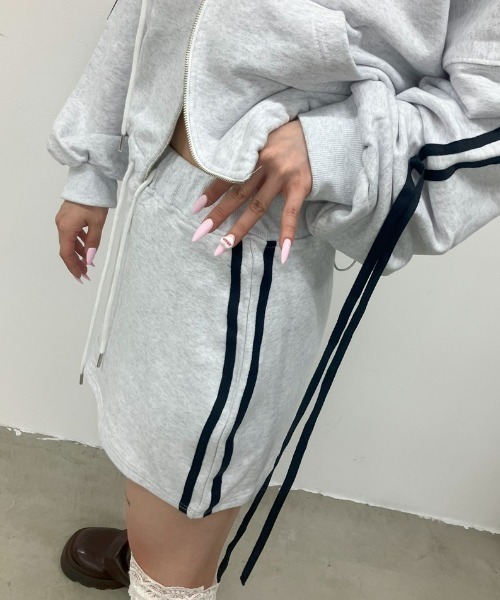 .KOM(ドットコム)の「A'GEM/9 × .kom 『.KOM/ドットケーオーエム』 ラインスカート(スカート・レディース・ブラック/グレー・FREE)」の6枚目の写真